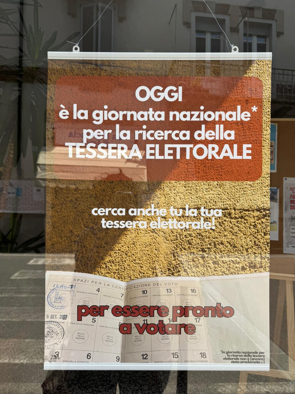La vetrina di Spazio Aperto in occasione dei referendum di giungo
