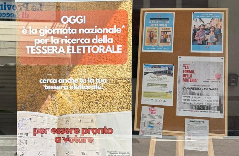 La vetrina di Spazio Aperto in occasione dei referendum di giugno